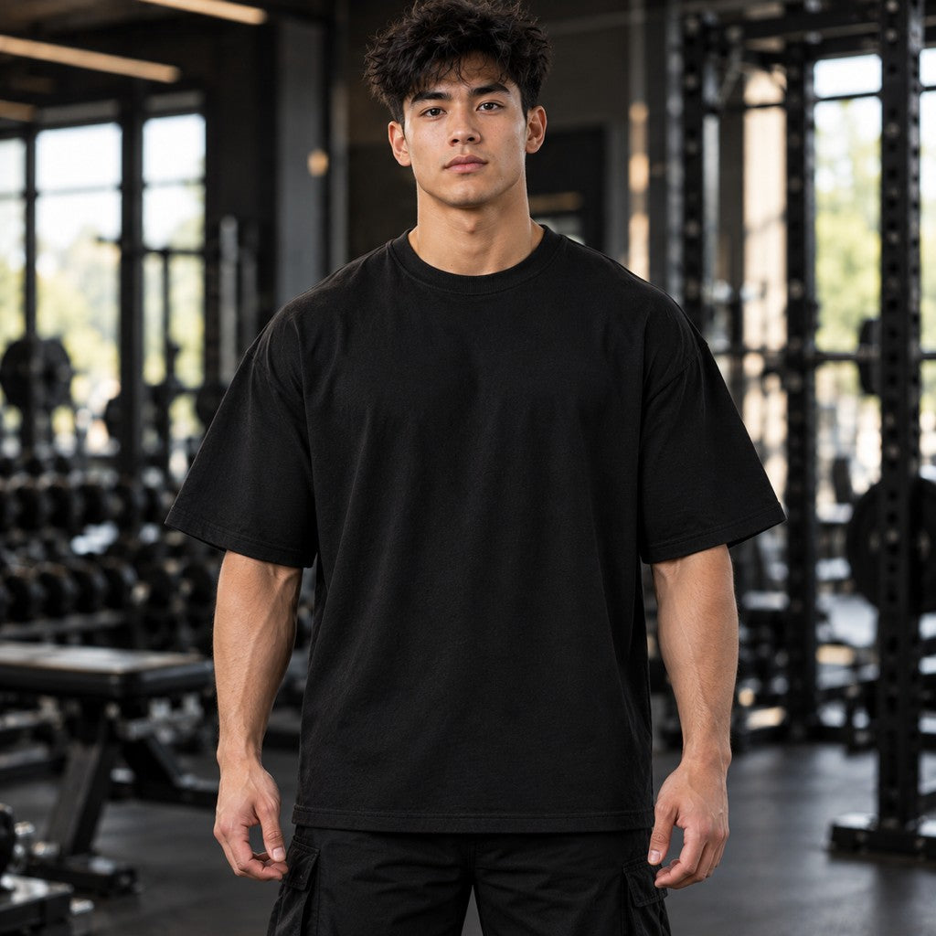 Built Under Pressure (Hyena) – Oversized Tee in Schwarz, am Model, Vorderansicht | Heavy Mind