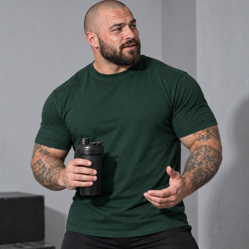 Bulk Clinic – Heavy Shirt in Bottle Green, am Model, Vorderansicht | Heavy Mind