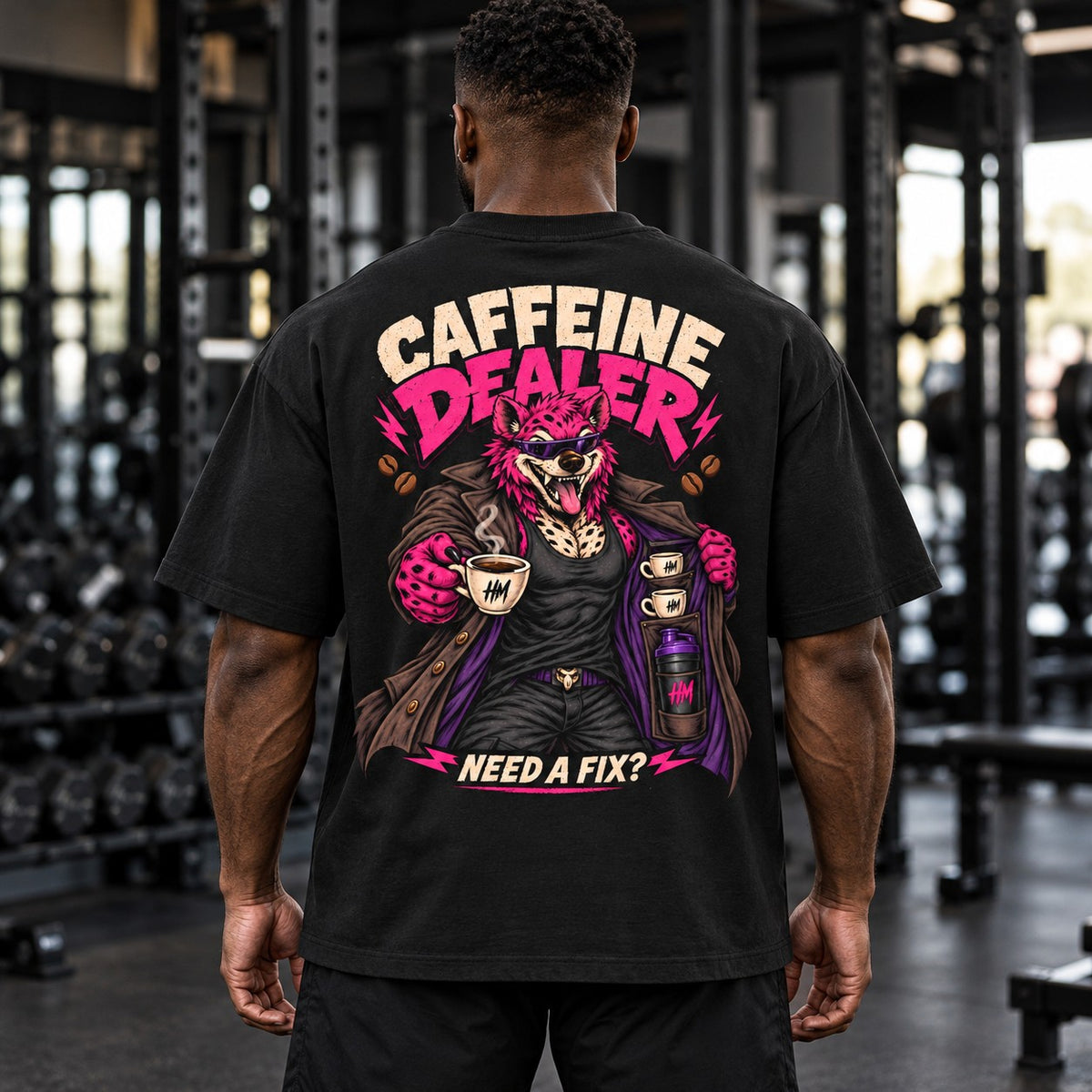 Caffeine Dealer – Need a Fix? – Oversized Tee in Schwarz, am Model, Rückansicht | Heavy Mind