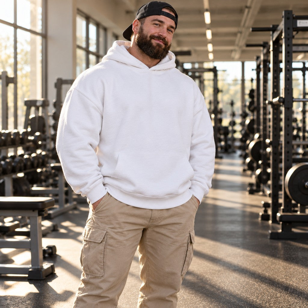 Captain More Gain – Heavy Oversized Hoodie in Weiß, am Model, Vorderansicht | Heavy Mind