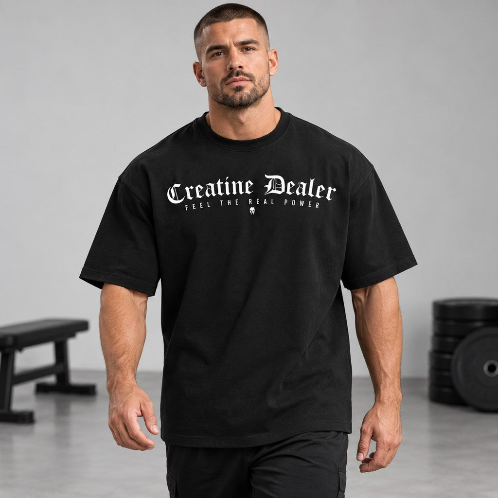 Creatine Dealer – Oversized Tee in Schwarz, am Model, Vorderansicht | Heavy Mind