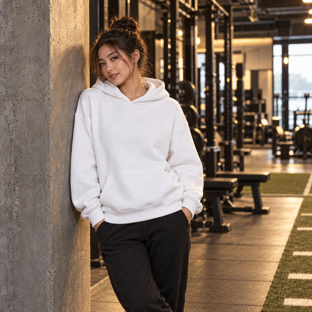 Fresh Buns Daily – Heavy Oversized Hoodie in Weiß, am Model, Vorderansicht | Heavy Mind