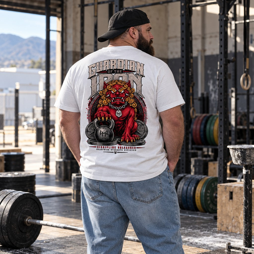 Guardian of the Iron – Heavy Shirt in Weiß, am Model, Rückansicht | Heavy Mind