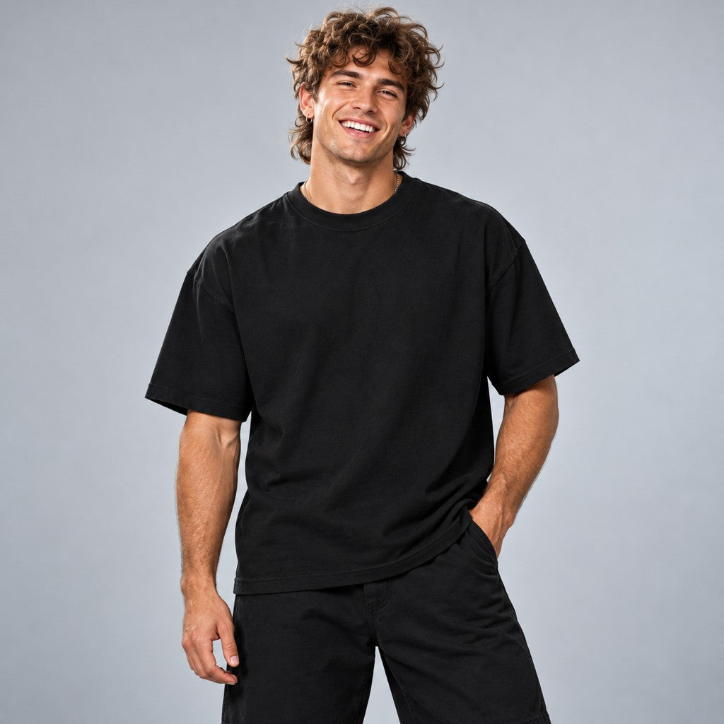 Gymasutra – Oversized Tee in Schwarz, am Model, Vorderansicht | Heavy Mind
