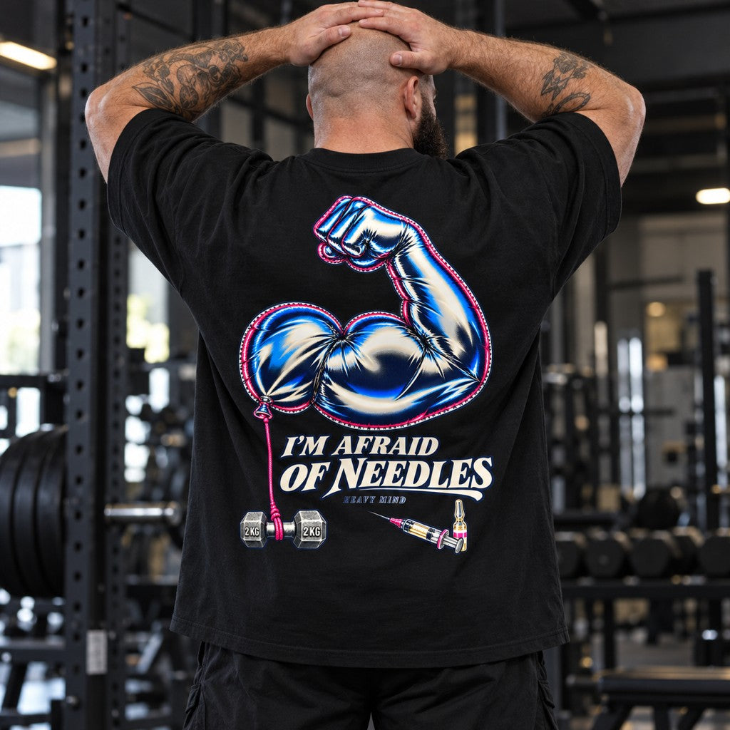 I'm Afraid of Needles – Oversized Tee in Schwarz, am Model, Rückansicht | Heavy Mind