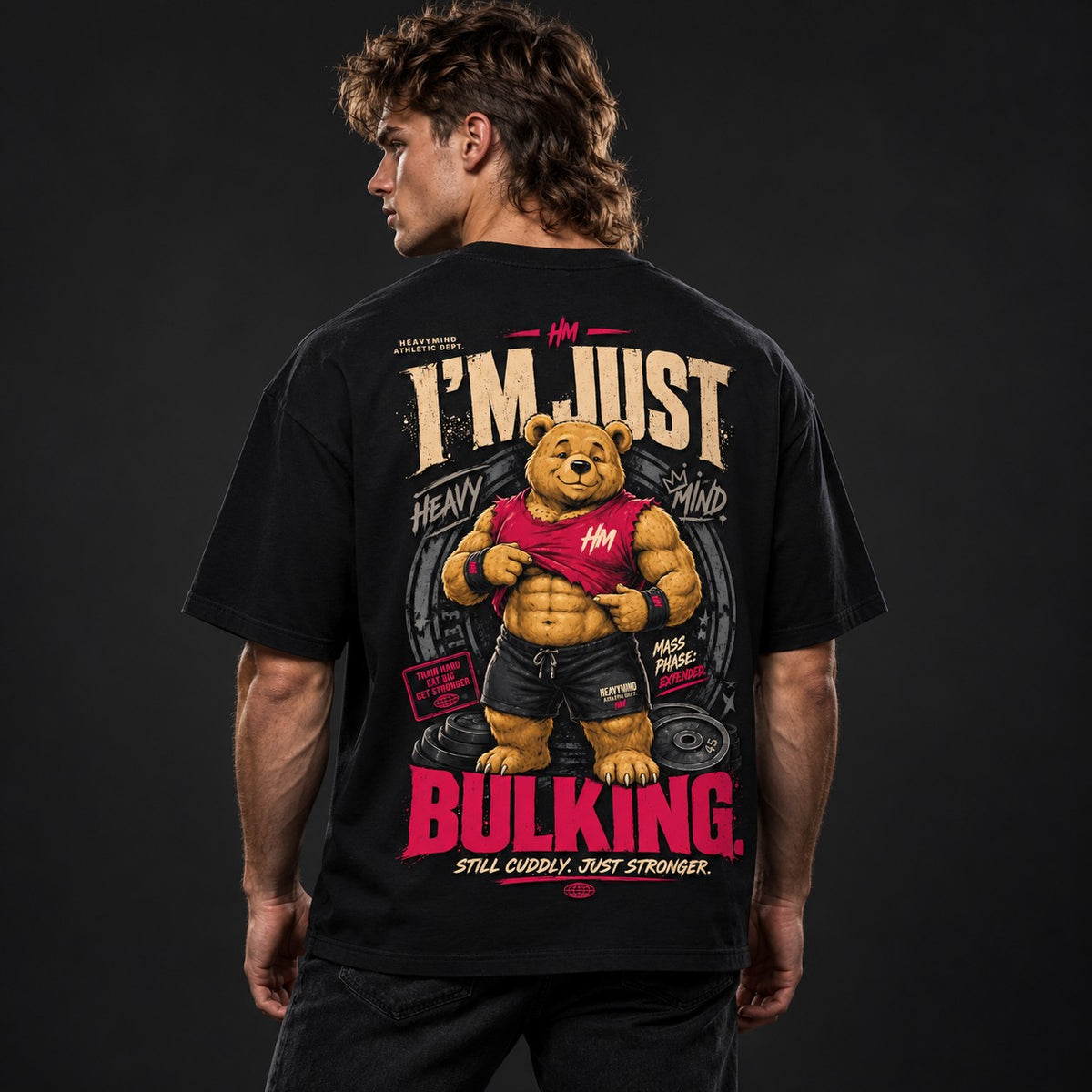 I'm Just Bulking – Oversized Tee in Schwarz, am Model, Rückansicht | Heavy Mind