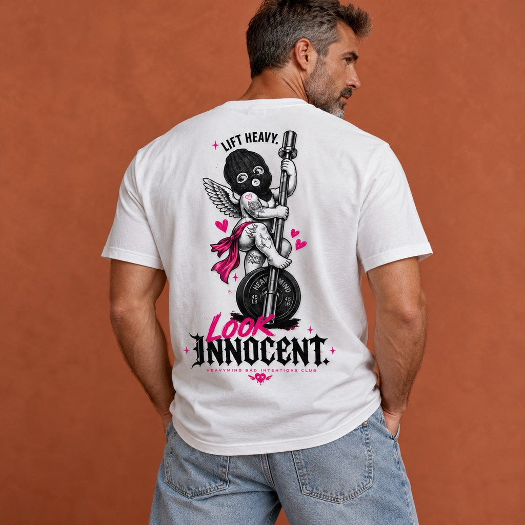 Lift Heavy, Look Innocent – Heavy Shirt in Weiß, am Model, Rückansicht | Heavy Mind