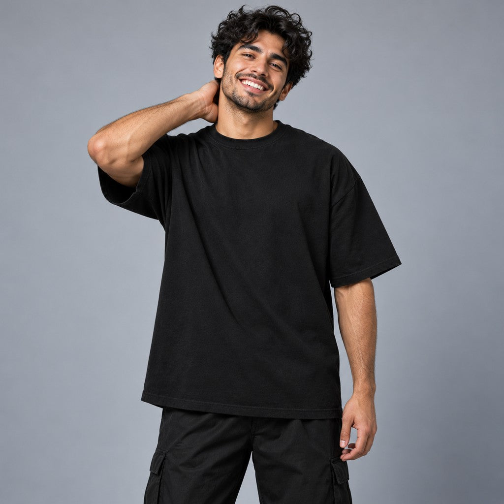 Lift Heavy, Look Innocent – Oversized Tee in Schwarz, am Model, Vorderansicht | Heavy Mind
