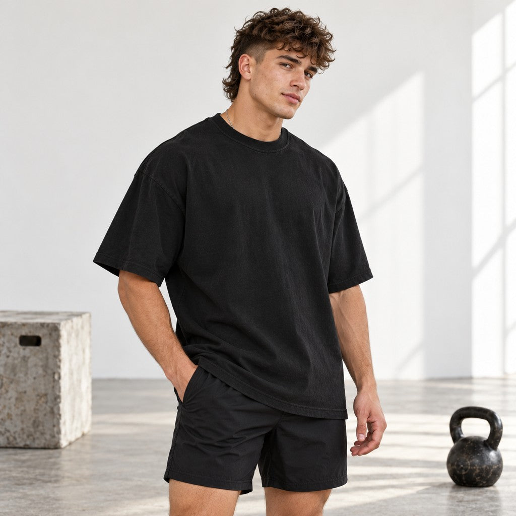 New Day, Same Shit, More Weight – Oversized Tee in Schwarz, am Model, Vorderansicht | Heavy Mind