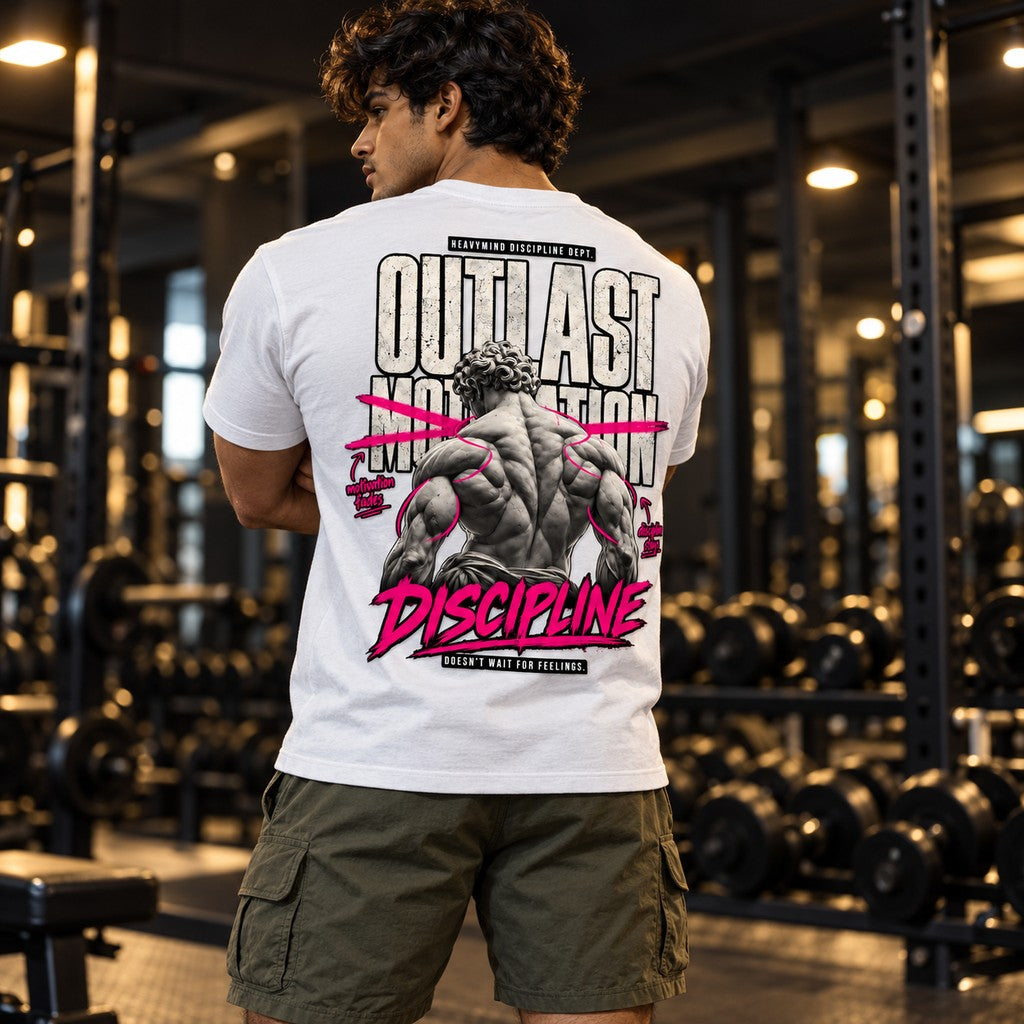 Outlast Motivation – Discipline – Heavy Shirt in Weiß, am Model, Rückansicht | Heavy Mind