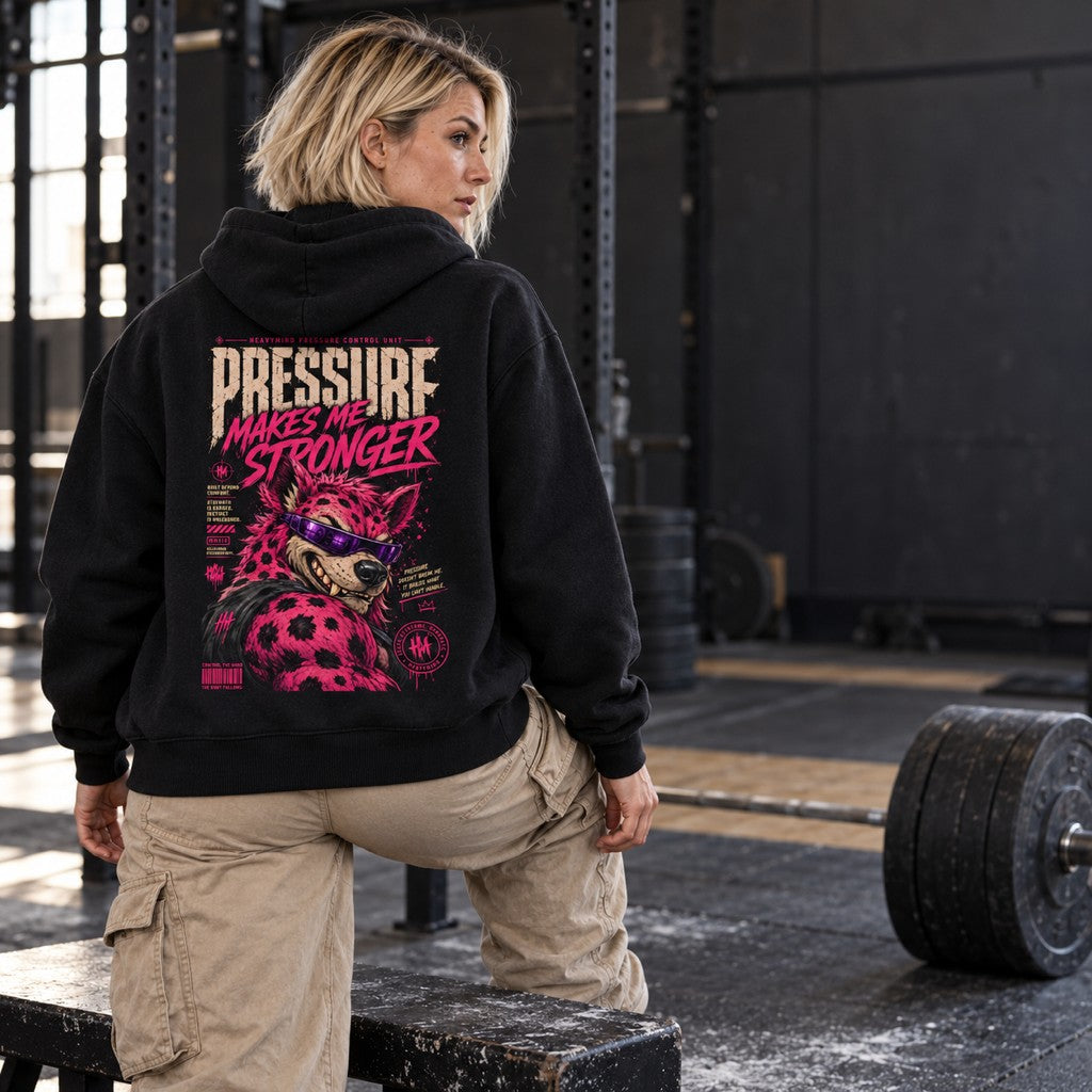 Pressure Makes Me Stronger – Heavy Oversized Hoodie in Schwarz, am Model, Rückansicht | Heavy Mind