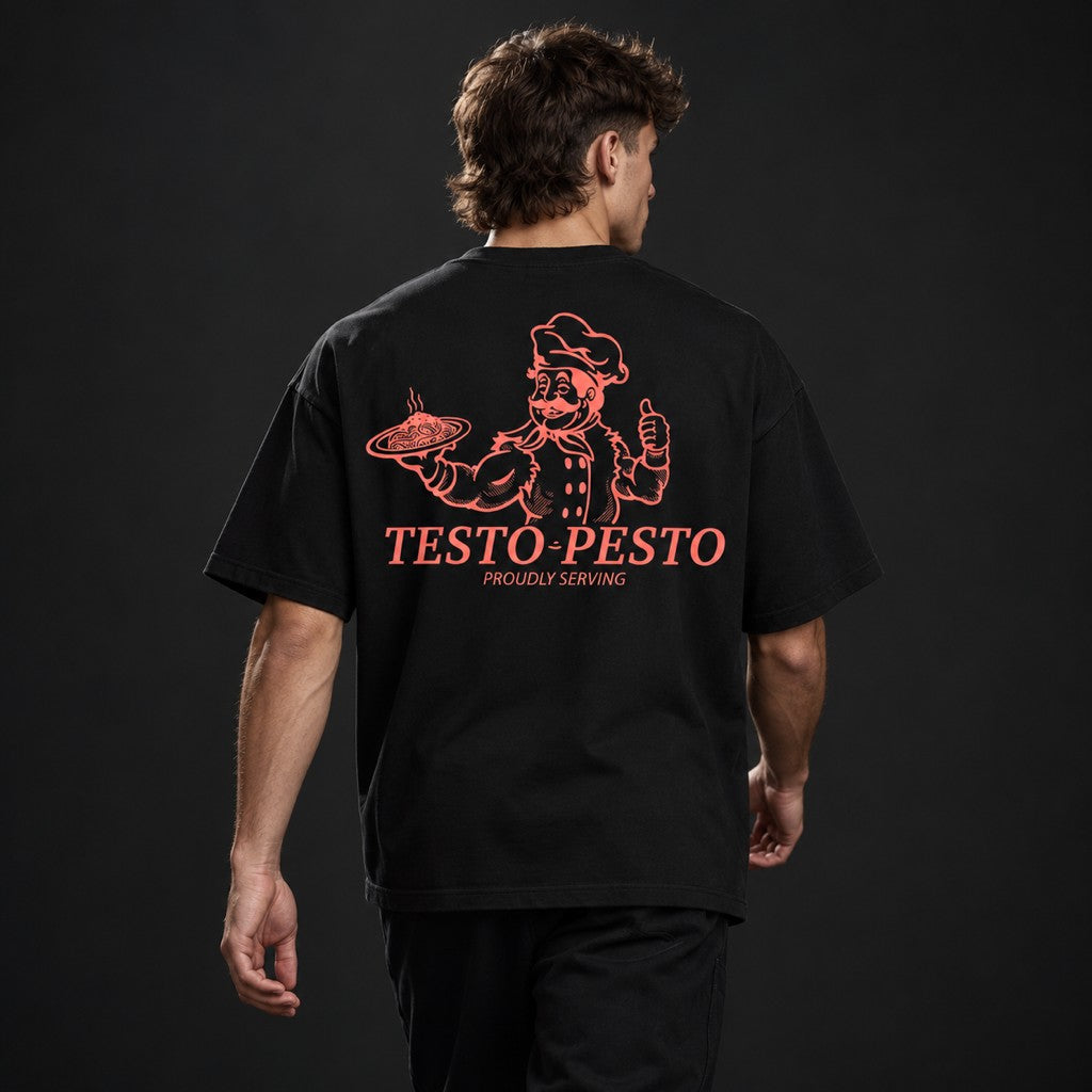 Testo Pesto – Oversized Tee in Schwarz, am Model, Rückansicht | Heavy Mind