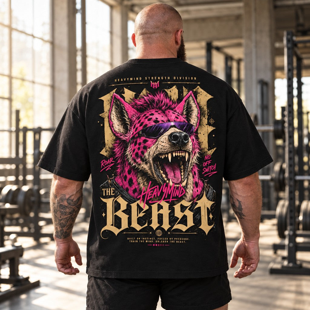 The Beast – Oversized Tee in Schwarz, am Model, Rückansicht | Heavy Mind