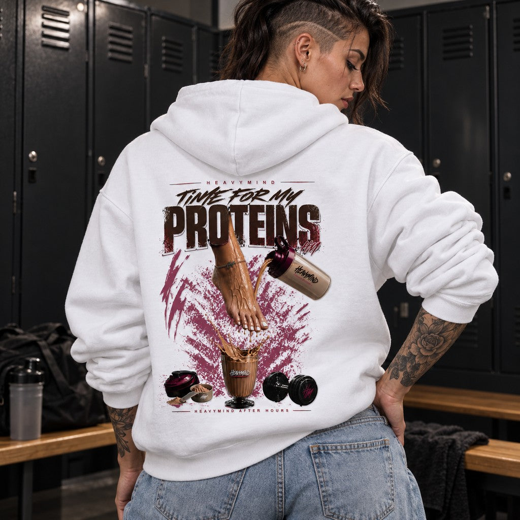 Time for My Proteins – Heavy Oversized Hoodie in Weiß, am Model, Rückansicht | Heavy Mind