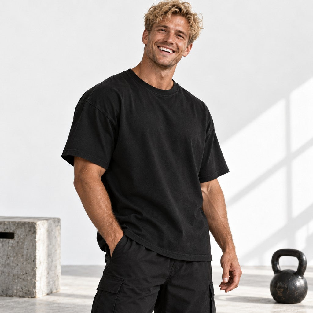 Time for My Proteins – Oversized Tee in Schwarz, am Model, Vorderansicht | Heavy Mind
